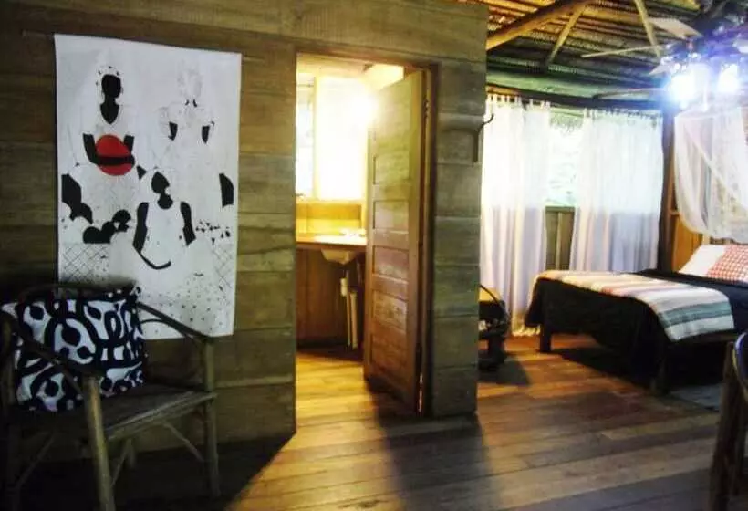 هتل Creekside Oasis