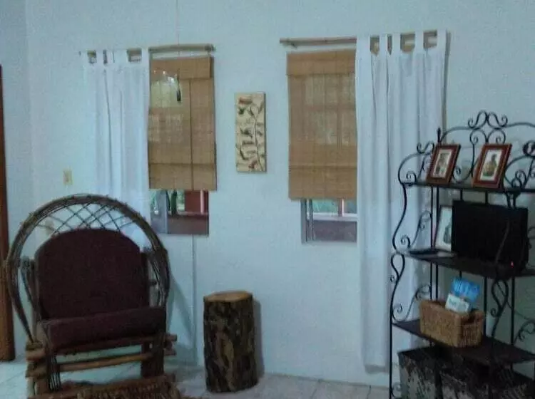 هتل Creekside Oasis