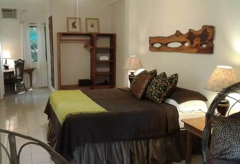 هتل Creekside Oasis