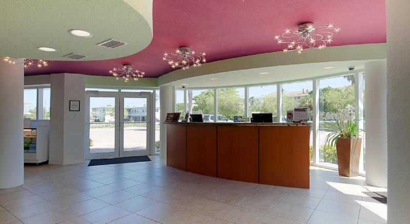 酒店 Crystal Palms Beach Resort