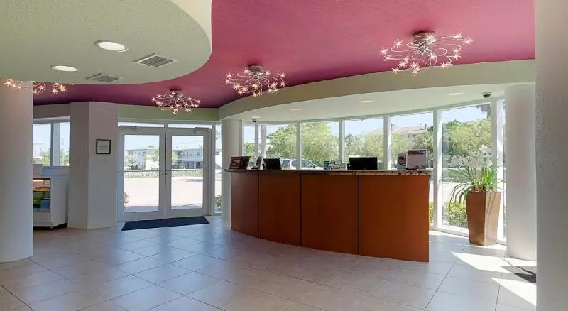 ホテル Crystal Palms Beach Resort