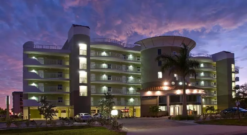 ホテル Crystal Palms Beach Resort