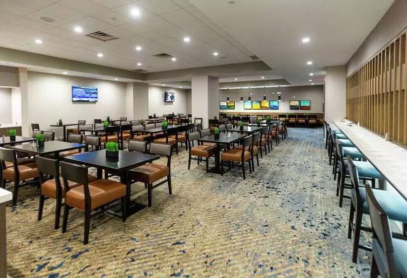 ホテル Embassy Suites By Hilton Columbus Dublin