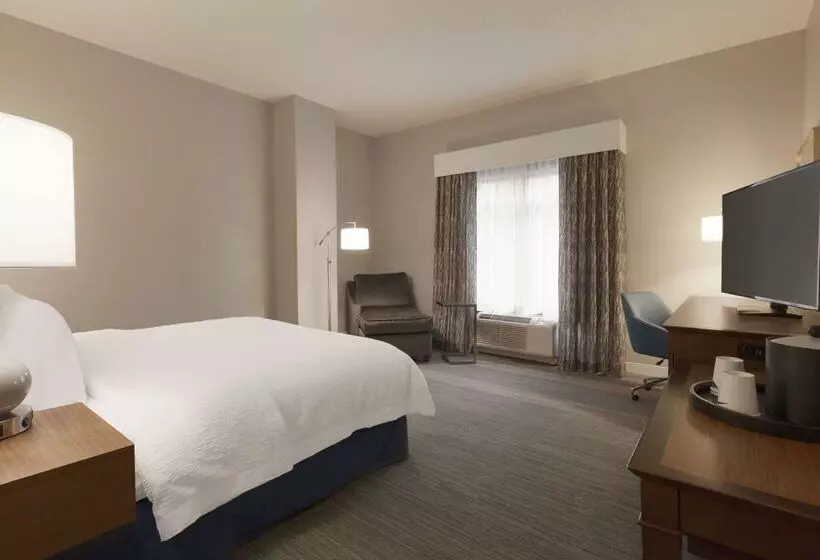 هتل Hampton Inn & Suites Nashville Downtown