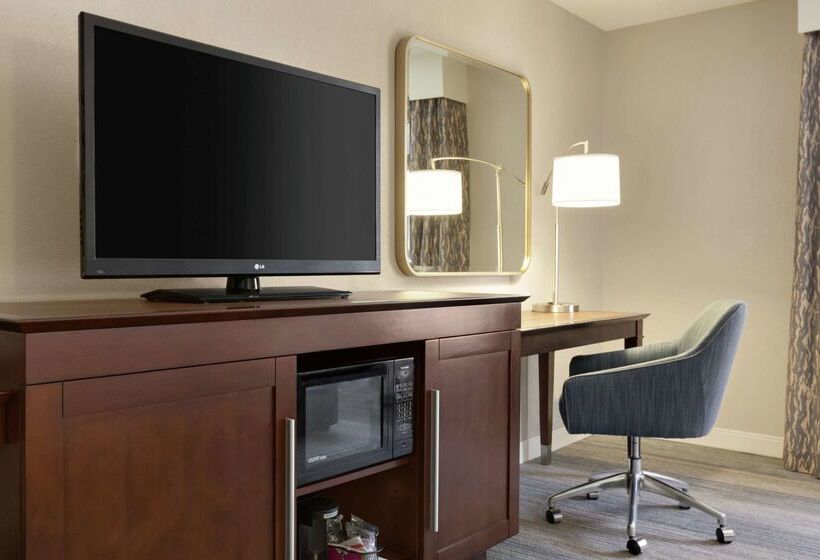 فندق Hampton Inn & Suites Nashville Downtown