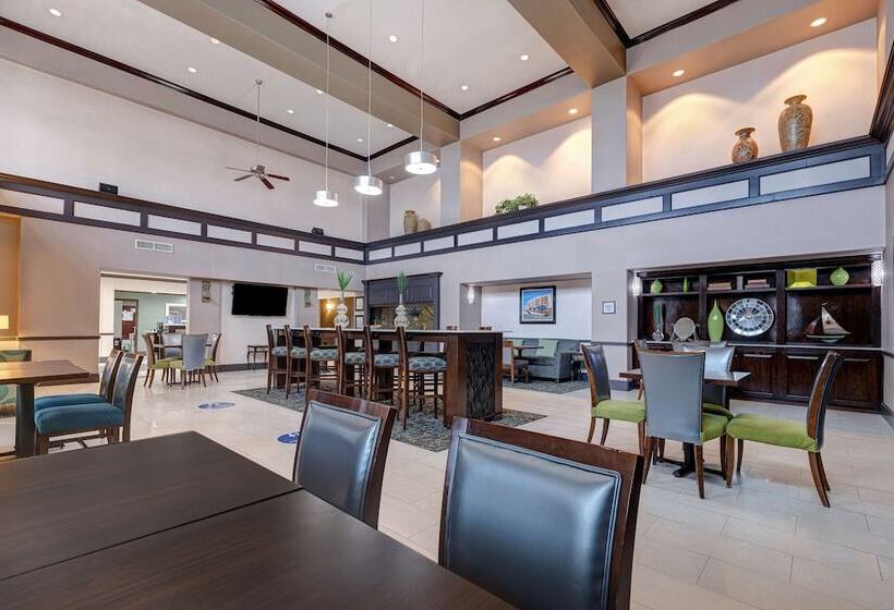هتل Hampton Inn & Suites Galveston