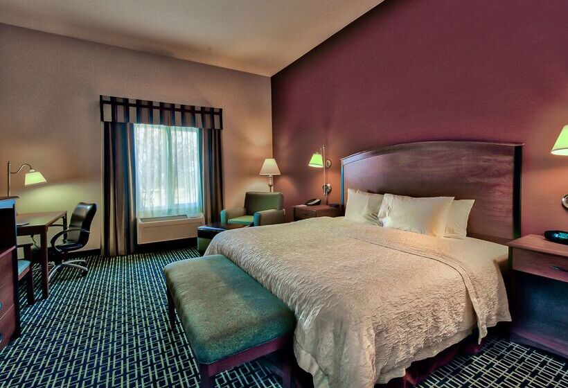 Отель Hampton Inn & Suites Ridgecrest