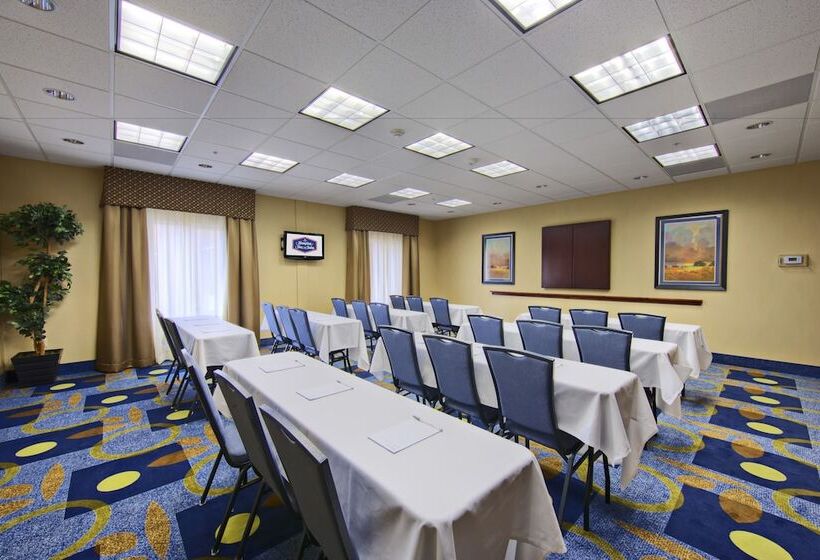 Отель Hampton Inn & Suites Ridgecrest