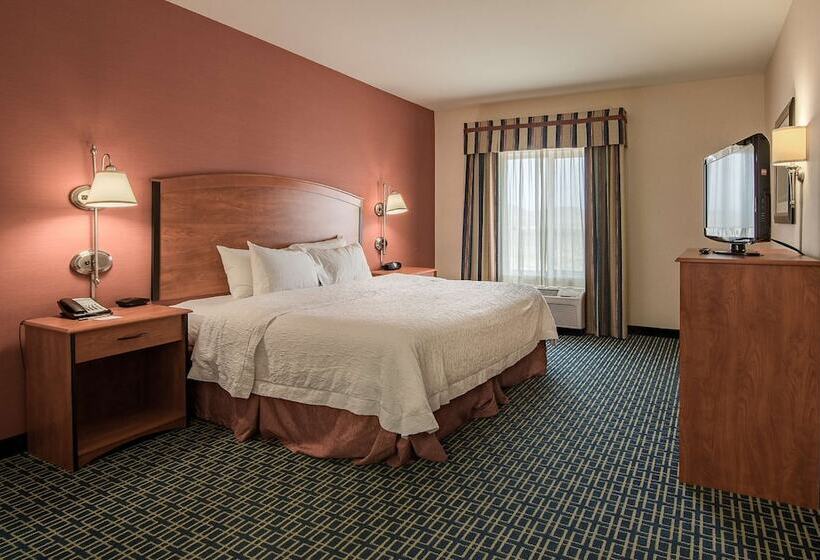 Отель Hampton Inn & Suites Ridgecrest