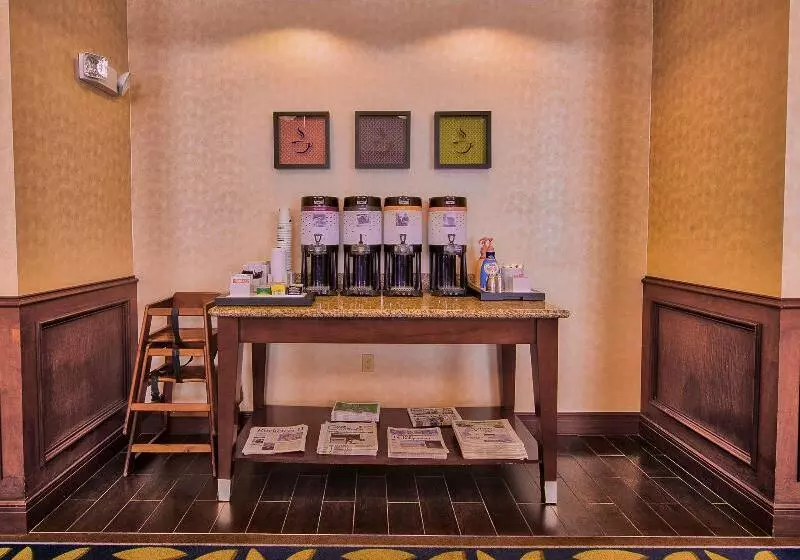 ホテル Hampton Inn & Suites Ridgecrest