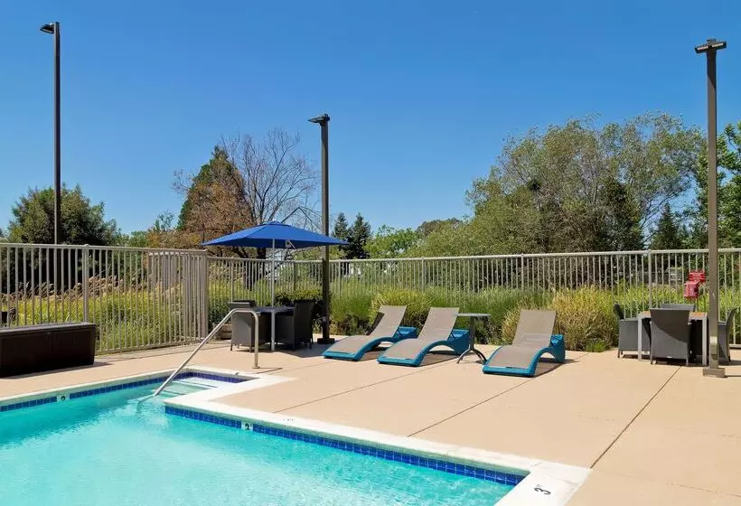 Отель Hampton Inn & Suites Rohnert Park Sonoma County