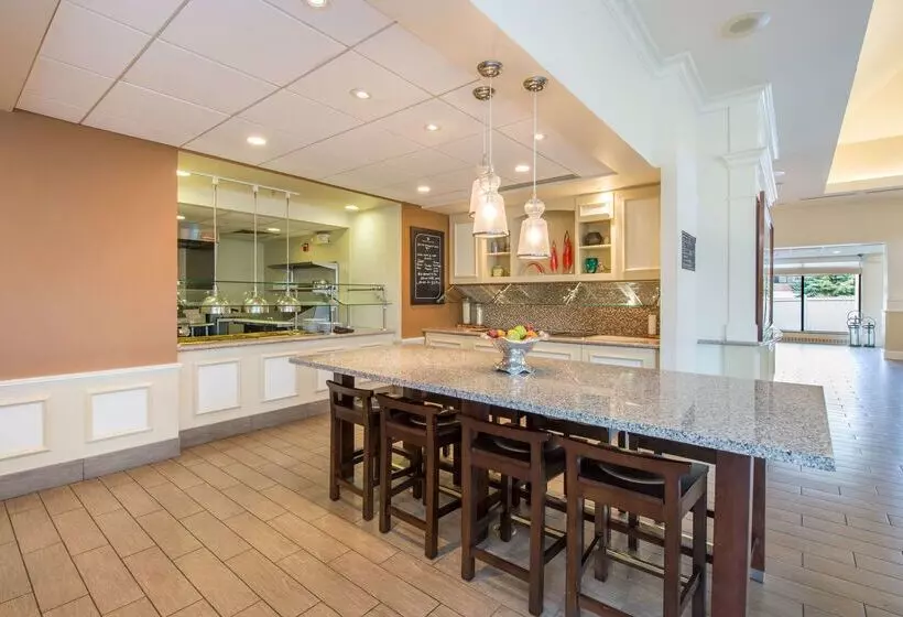 هتل Hilton Garden Inn Fishkill