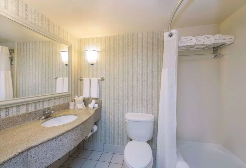 هتل Hilton Garden Inn Fishkill