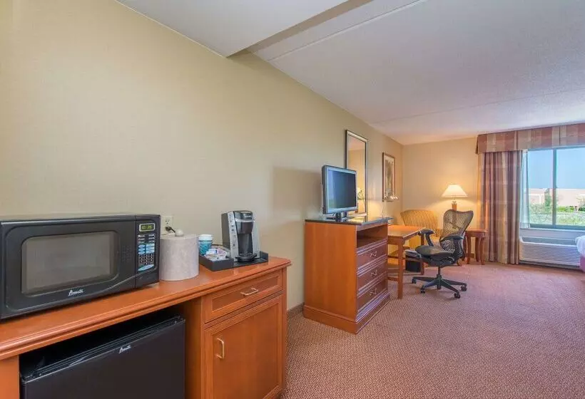 هتل Hilton Garden Inn Fishkill