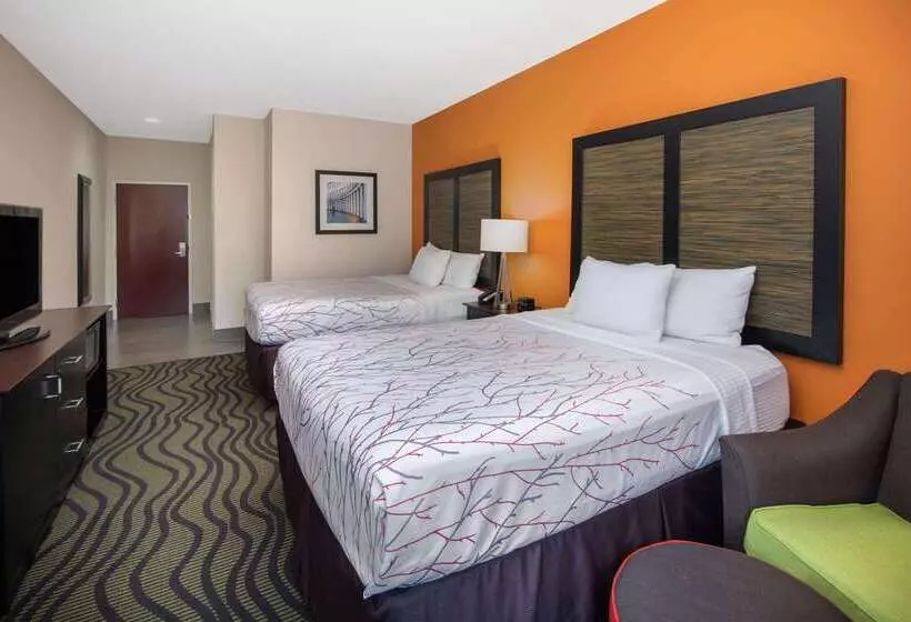 Отель La Quinta Inn By Wyndham Calhoun South I75