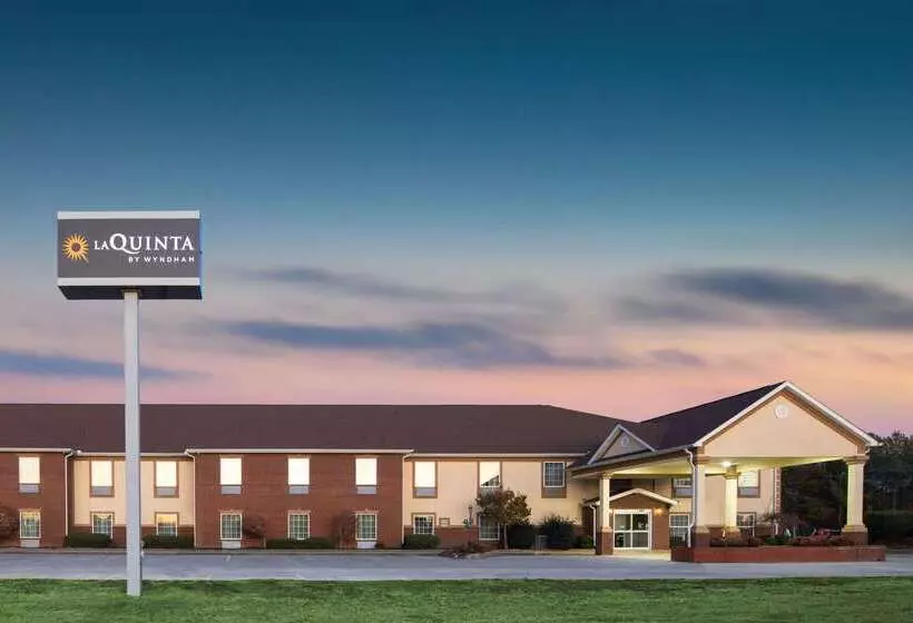 Отель La Quinta Inn By Wyndham Calhoun South I75