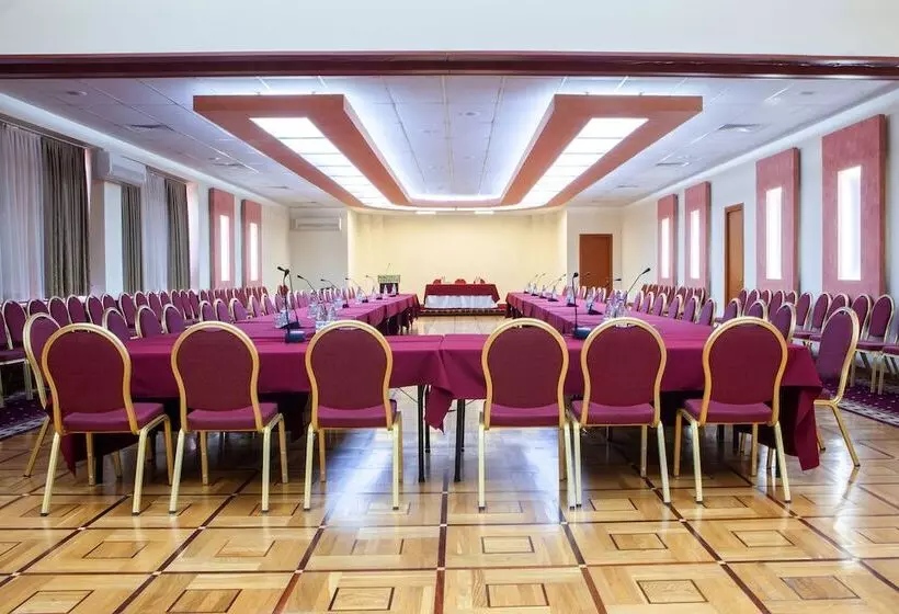 President Hotel By Hrazdan Hotel Cjsc
