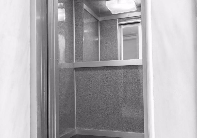 Отель Prince Of Lillies