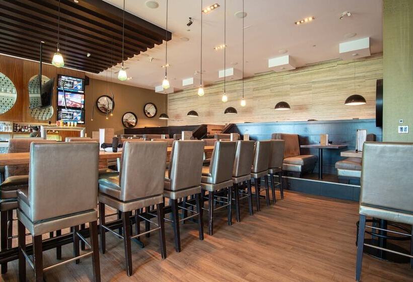 فندق Sandman Signature Edmonton South