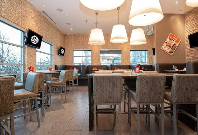 فندق Sandman Signature Edmonton South