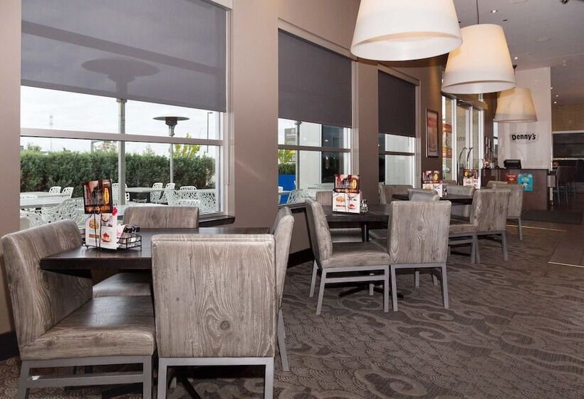 فندق Sandman Signature Edmonton South