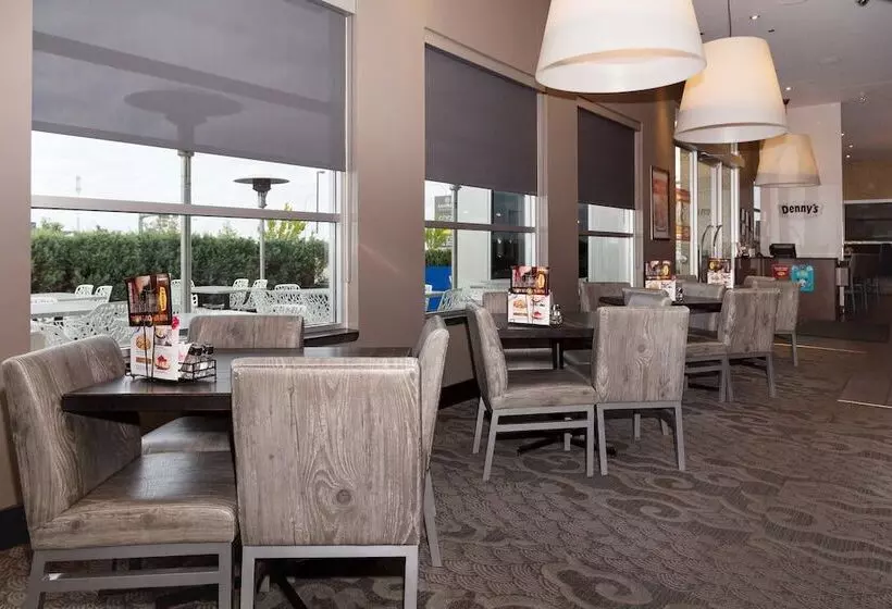 فندق Sandman Signature Edmonton South