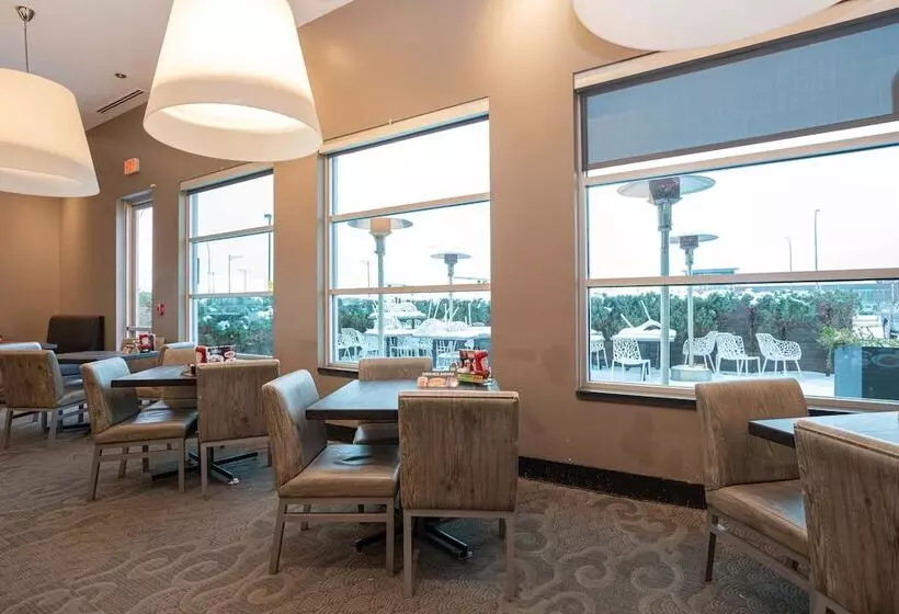 فندق Sandman Signature Edmonton South