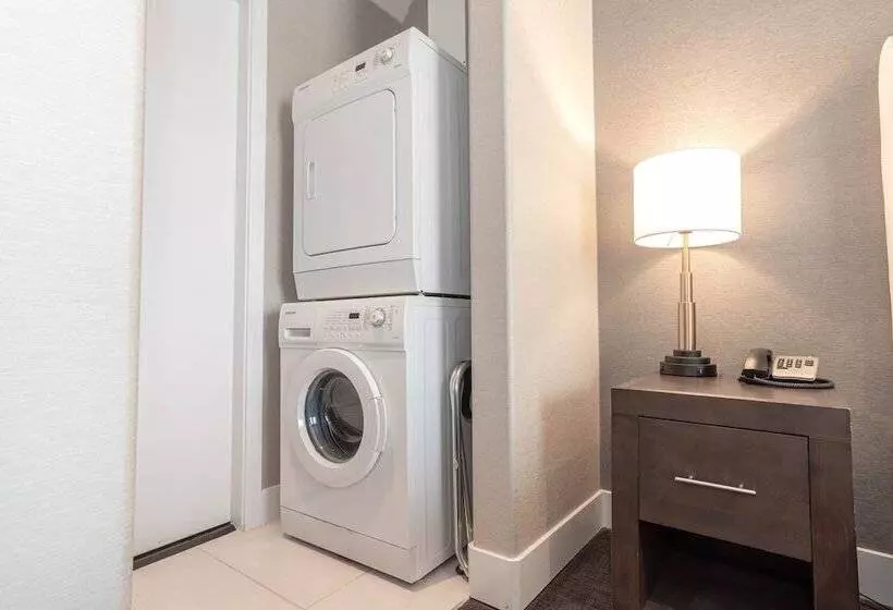 فندق Sandman Signature Edmonton South