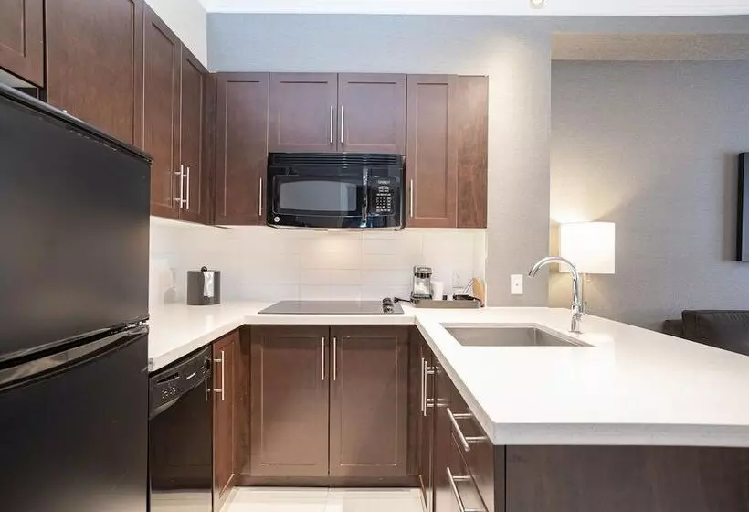 فندق Sandman Signature Edmonton South