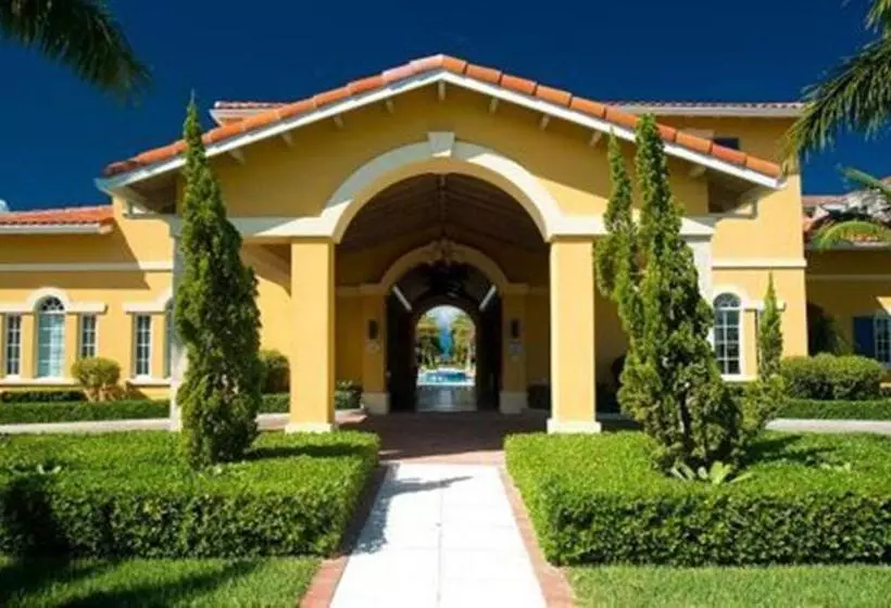 استراحتگاه The Tuscany On Grace Bay