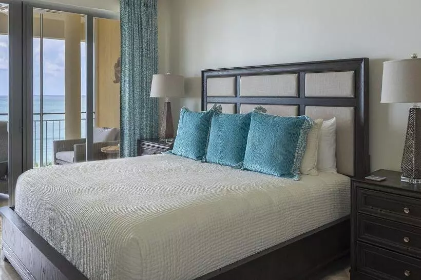 استراحتگاه The Tuscany On Grace Bay