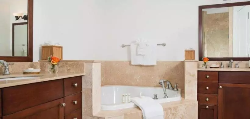 استراحتگاه The Tuscany On Grace Bay