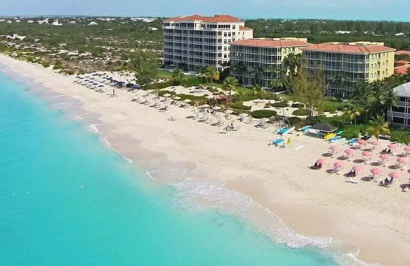 استراحتگاه The Tuscany On Grace Bay