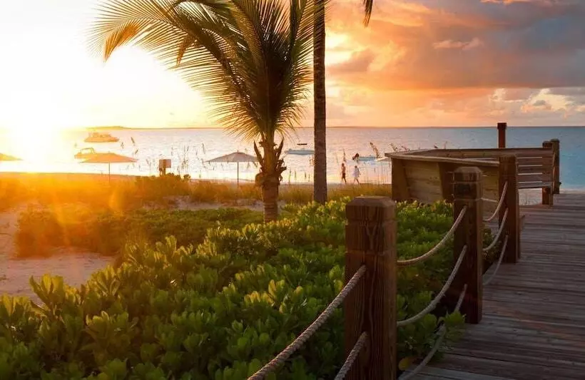 استراحتگاه The Tuscany On Grace Bay