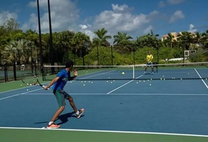 استراحتگاه The Tuscany On Grace Bay