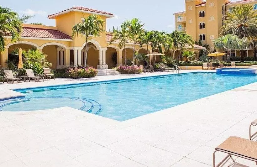 استراحتگاه The Tuscany On Grace Bay