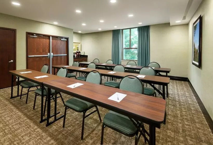 ホテル Hampton Inn & Suites National Harbor   Alexandria Area