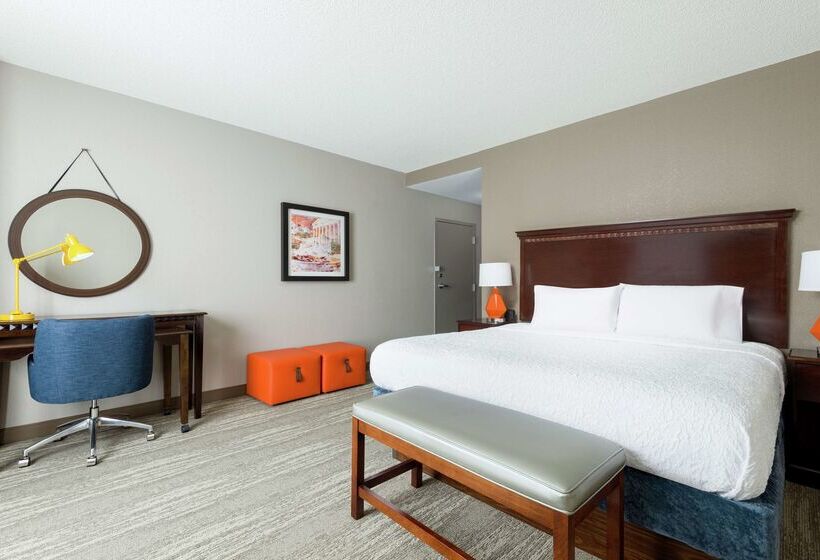 Отель Hampton Inn & Suites National Harbor   Alexandria Area