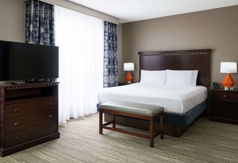 Отель Hampton Inn & Suites National Harbor   Alexandria Area