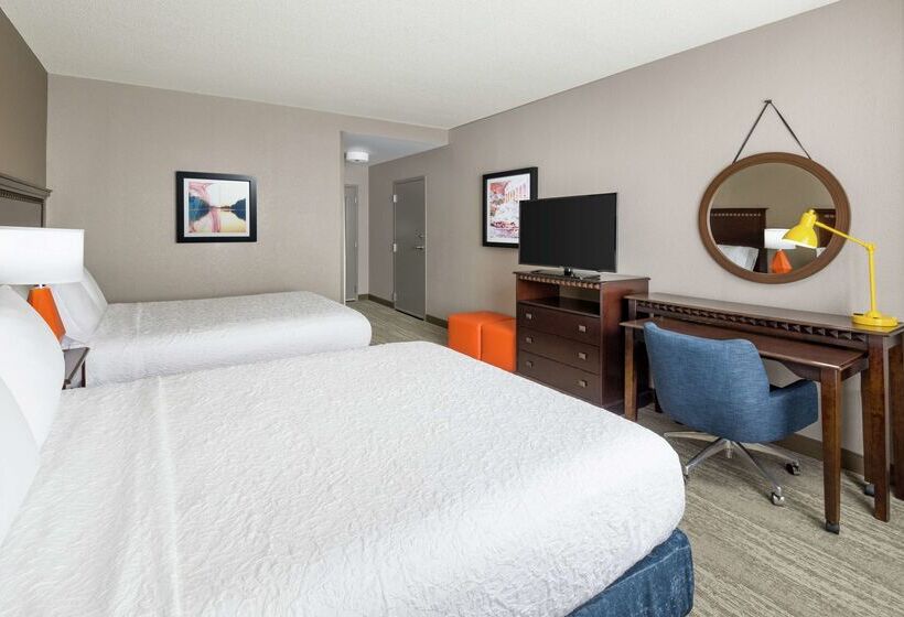 Отель Hampton Inn & Suites National Harbor   Alexandria Area