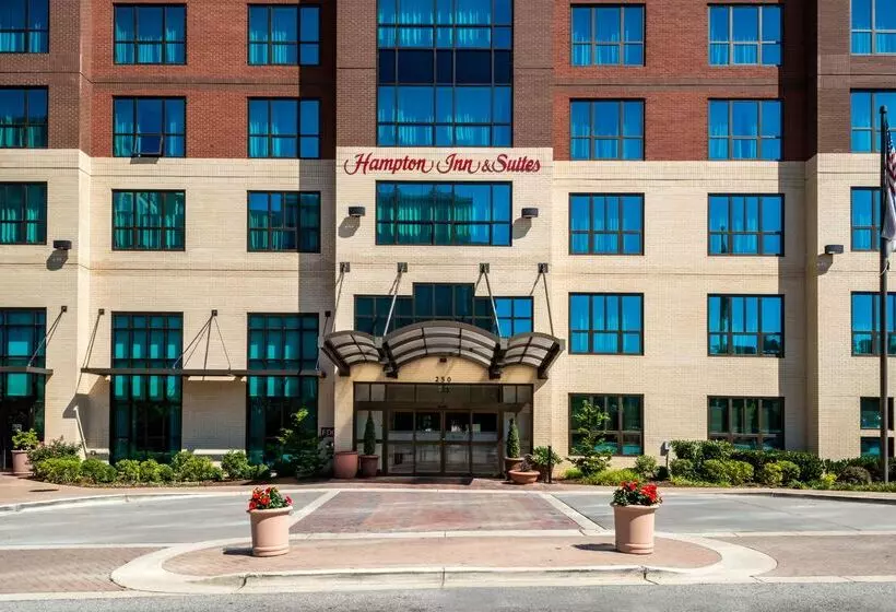 ホテル Hampton Inn & Suites National Harbor   Alexandria Area