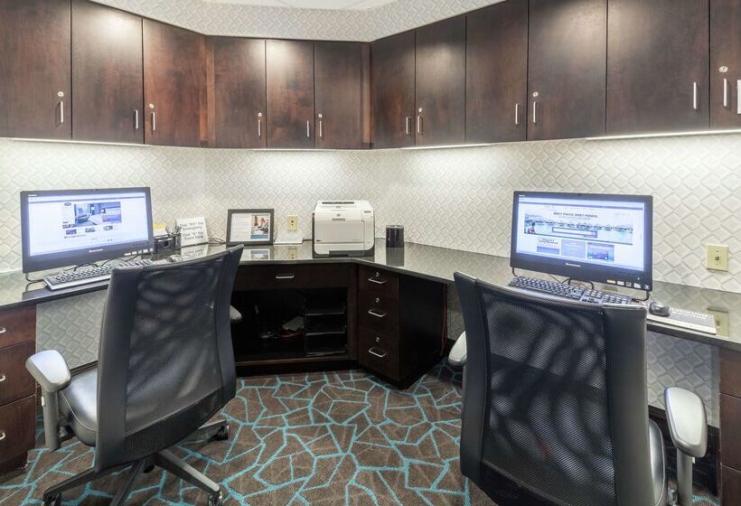 فندق Hampton Inn & Suites Rochester North