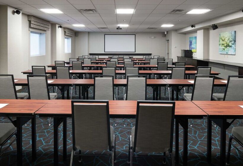 فندق Hampton Inn & Suites Rochester North