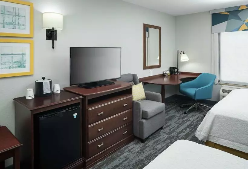 هتل Hampton Inn & Suites Rochester North