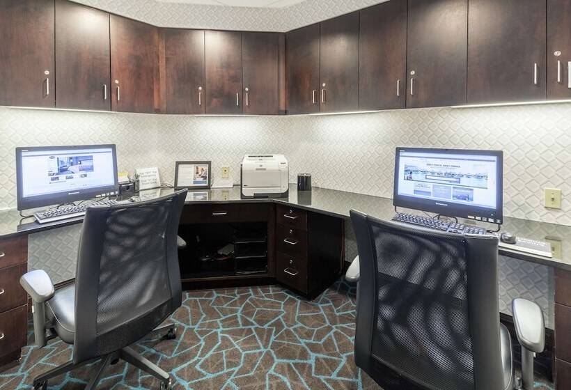 فندق Hampton Inn & Suites Rochester North