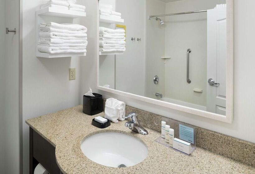 فندق Hampton Inn & Suites Rochester North