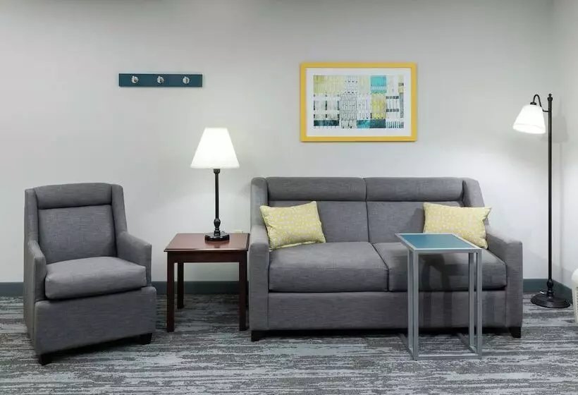 هتل Hampton Inn & Suites Rochester North