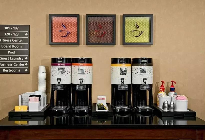 هتل Hampton Inn Statesville