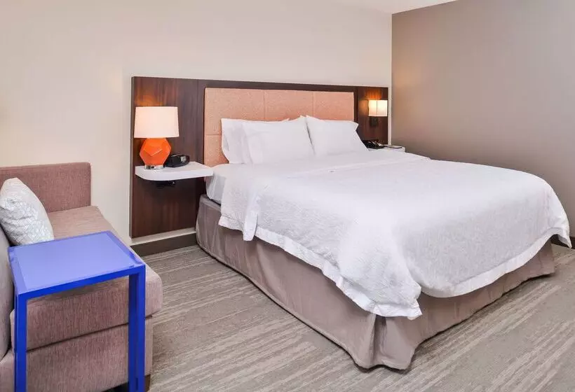 هتل Hampton Inn Statesville