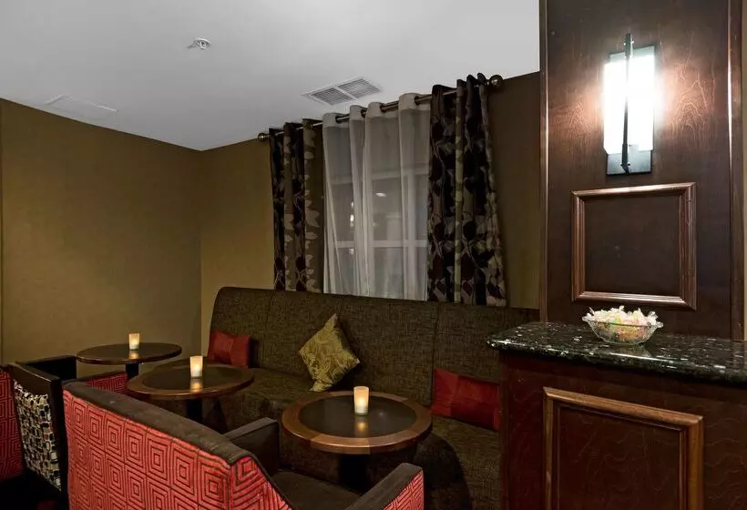 هتل Hampton Inn Statesville